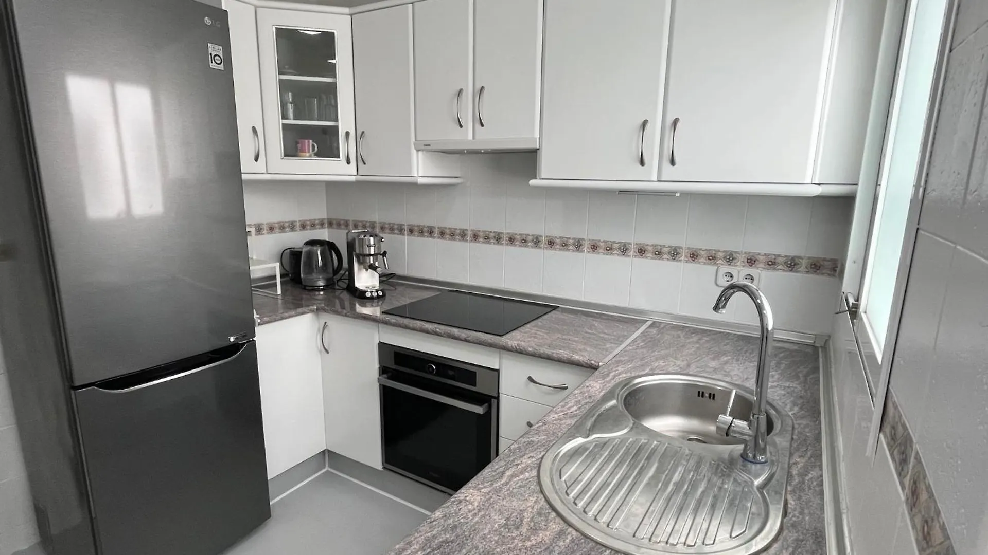 Prime Location Puerto Banus Nueva Andalucia 0*, Marbella Spanien