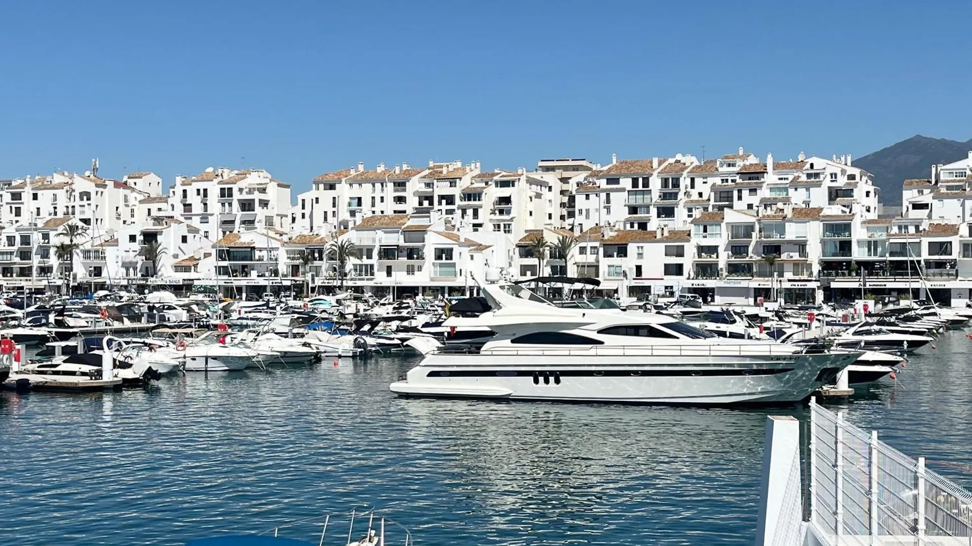 马尔韦利亚2-Bed 10Min To Puerto Banus W Pool Bbq & Parking公寓 马尔韦利亚