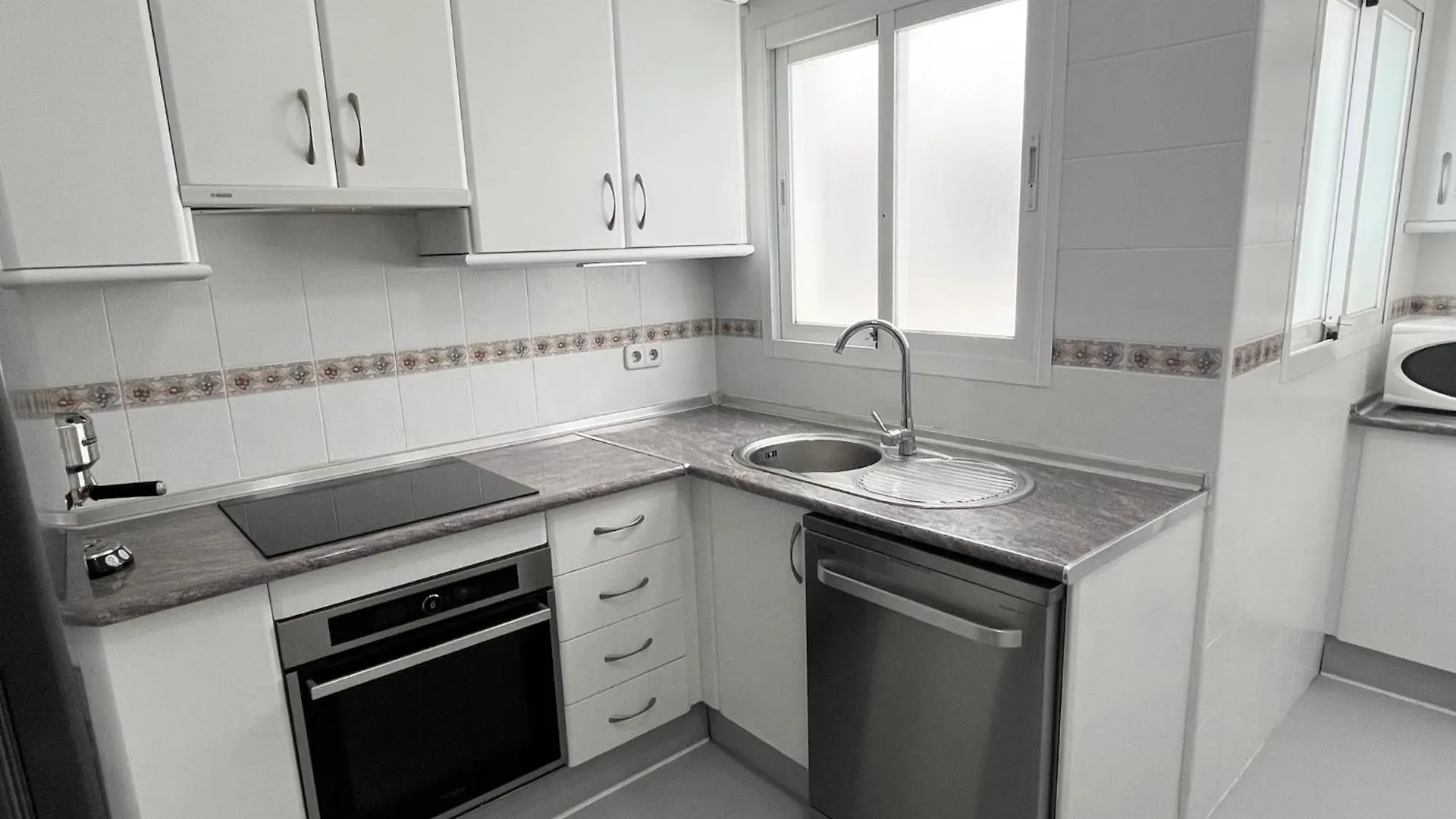 Apartament Prime Location Puerto Banus Nueva Andalucia Marbella Hiszpania